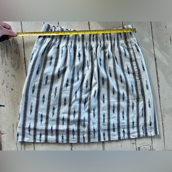 J Crew super cute and comfortable skirt w elastic band. Mid thigh length. - Picture 1 of 4